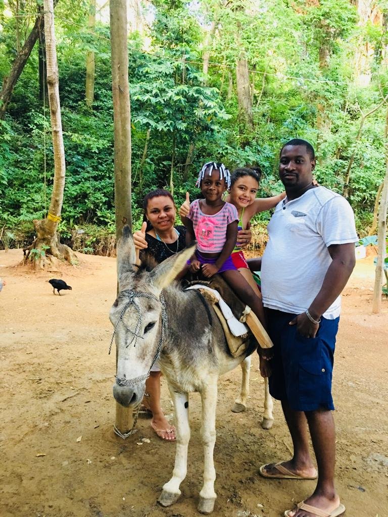 About Us Your BEST experience on Roatan Roatan Anderson Tours